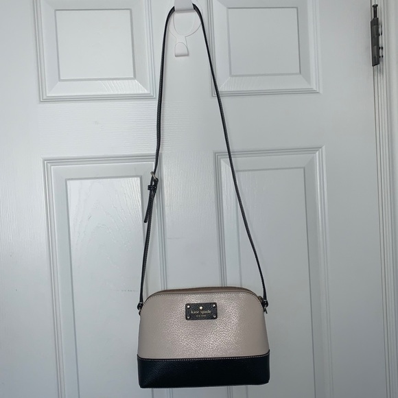 Perfect condition barely used Kate Spade Crossbody - Picture 1 of 3